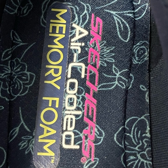 Sketchers - Picture 4 of 7